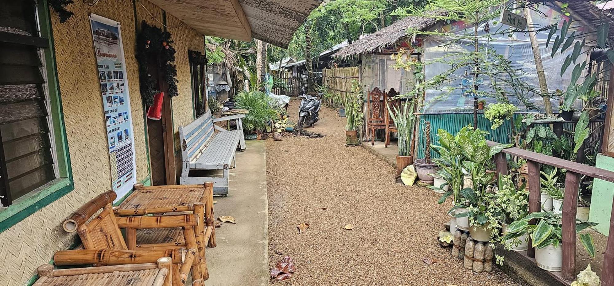 Rovi Homestay Coron Bagian luar foto