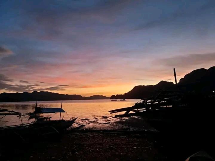Rovi Homestay Coron Bagian luar foto